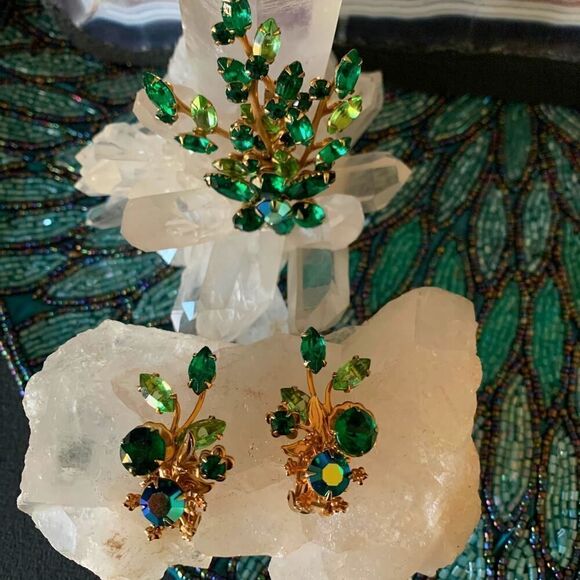 Two tone Green Crystal Brooch/Earrings set, in Gold, ER Stamped - Picture 1 of 5